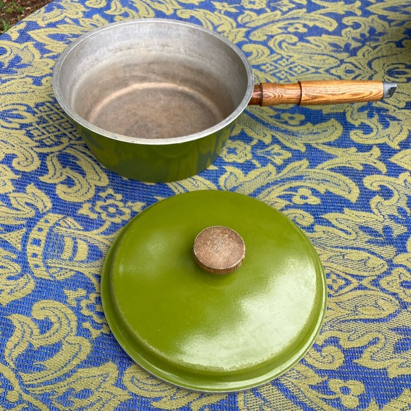 Vintage Montgomery Ward Best Cast Aluminum sauce pan, avocado green. Incl lid. - Picture 2 of 7